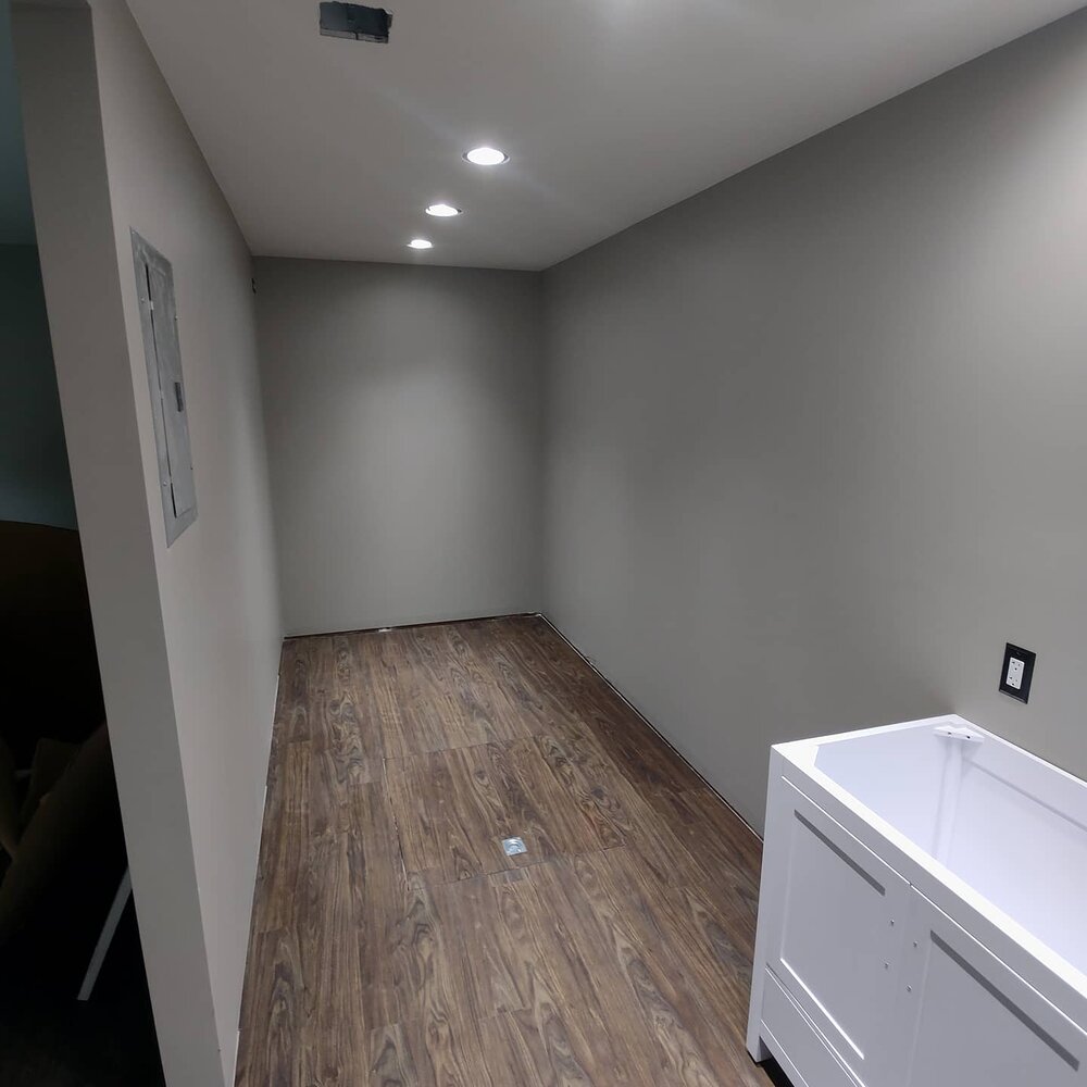 Closets of Tulsa planned Drew’s closet install around his construction schedule, after the floors, paint and lighting were complete. For questions about your remodel or new build, give us a call:  918.609.0214
