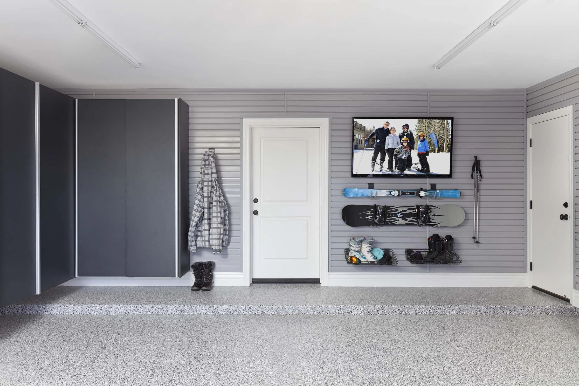 Granite Cabinets-Grey Slatwall with Ski Props-Smoke Floor-Arcadia 2013.jpg