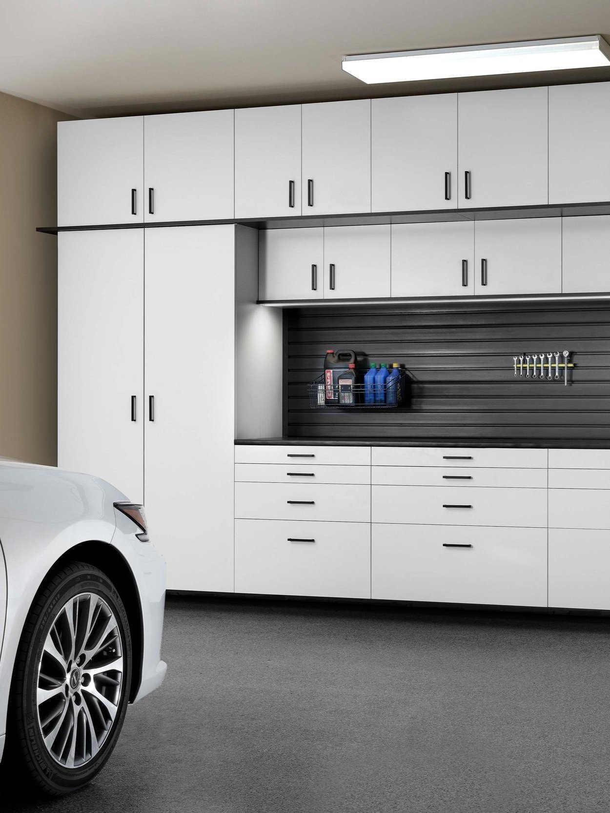 White%2BCabinets%2Bwith%2BEbony%2BStar%2BWorkbench%2BCar%2BFeb%2B2021.jpg