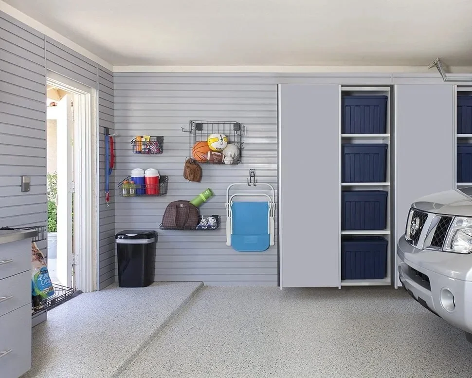 Silver-Sliding-Door-Grey-Slatwall-Silverado-Floor-Barker-2012.jpg