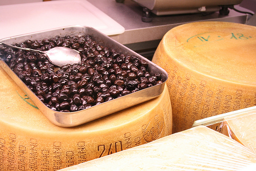 kalamata olives www.talkoftomatoes.com