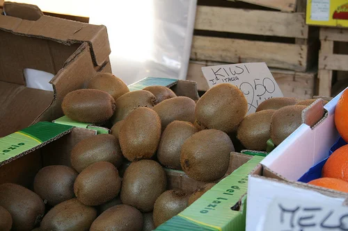 kiwi in box