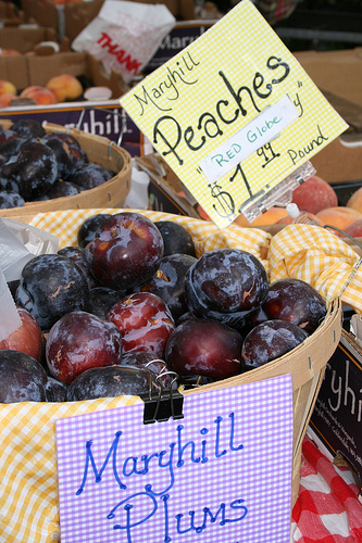 farmer market plums