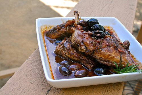 rabbit with olives www.talkoftomatoes.com
