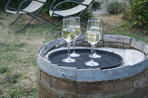 white wine glasses www.talkoftomatoes.com