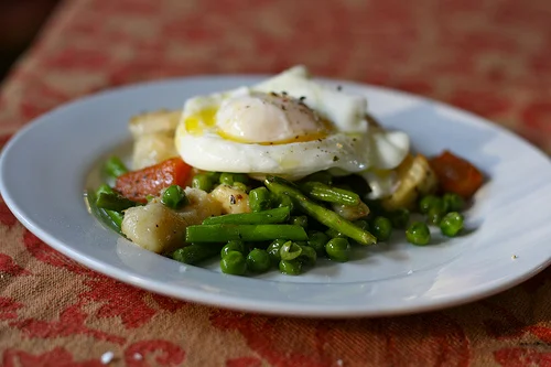 poached egg www.talkoftomatoes.com
