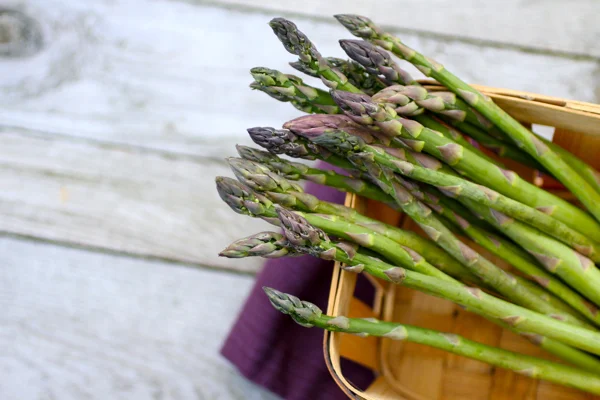 asparagus recipes & asparagus health facts (plus: applause for seasonal eating)