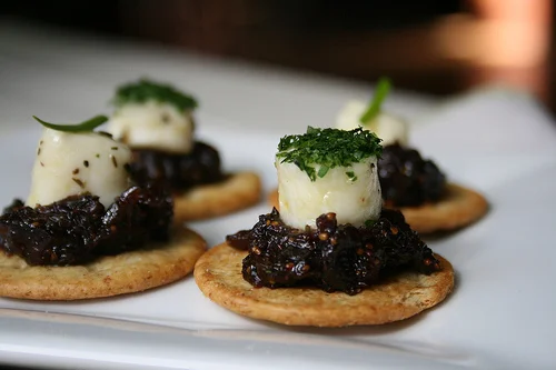 balsamic fig & kalamata tapenade