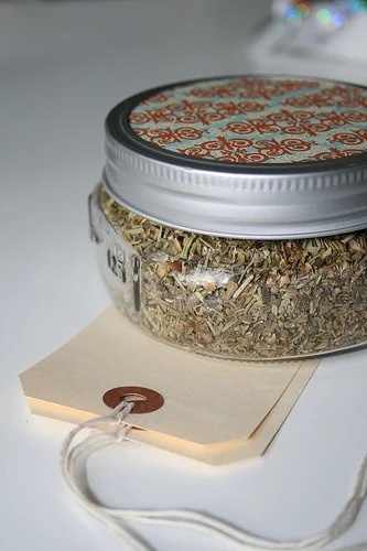 a pinch of: default herbs.