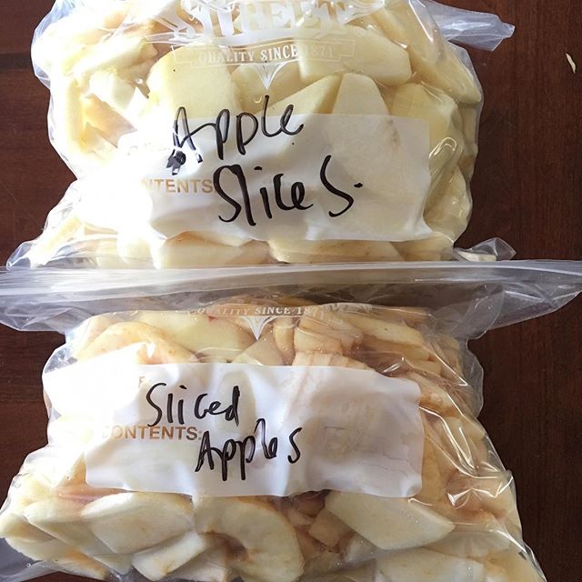 Too many #apples ? Short on time? Quickly slice, toss with #lime juice &amp; #freeze for a future fall #pie #freezing #homesteading #diyfood