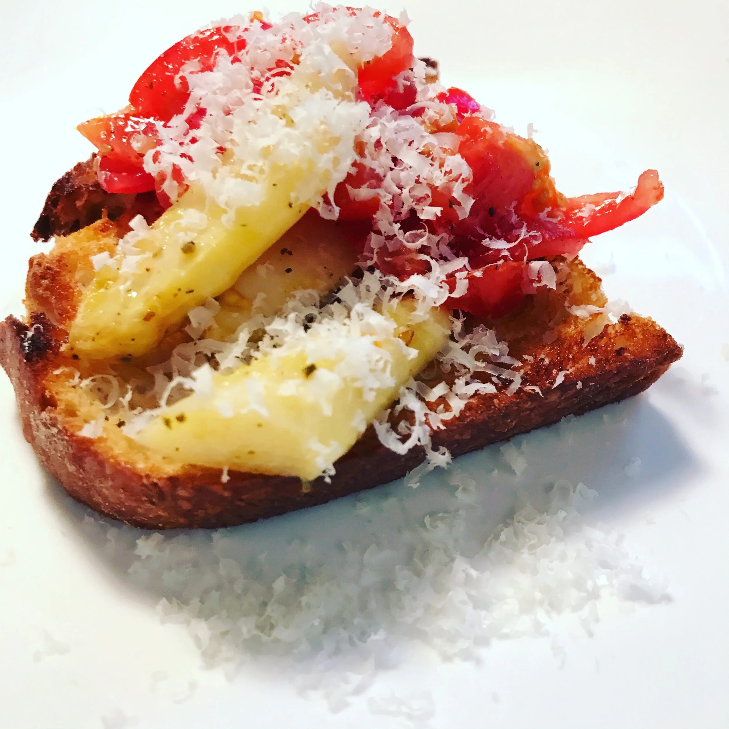 White asparagus and tomato bruschetta 