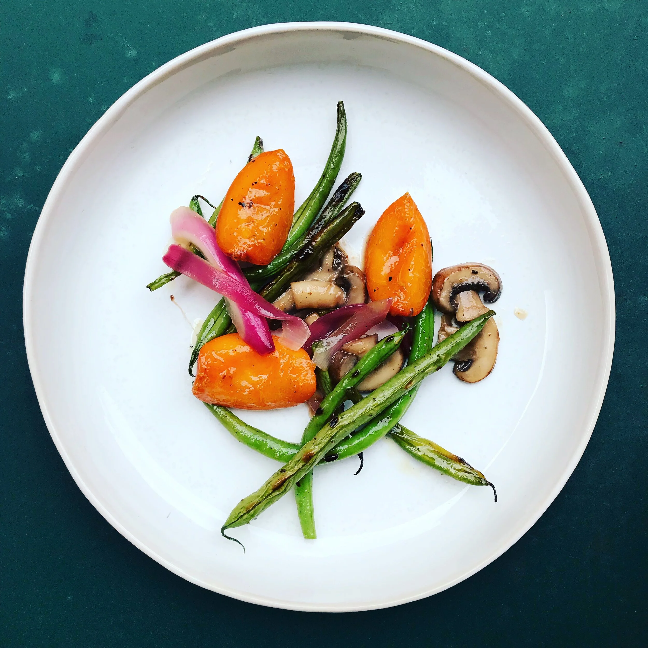 Salad with green beans, apricots, red onions and champignons