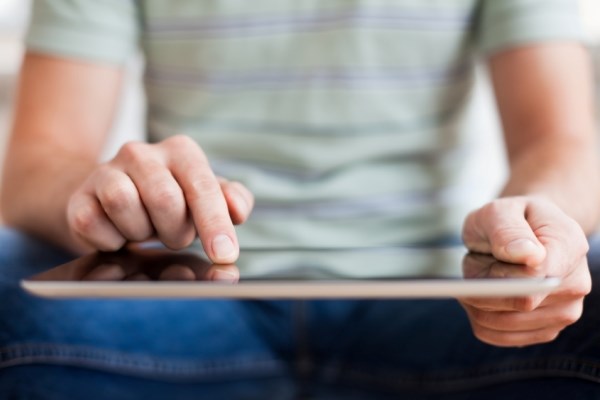 man-using-iPad-tablet-600x400.jpg.jpeg