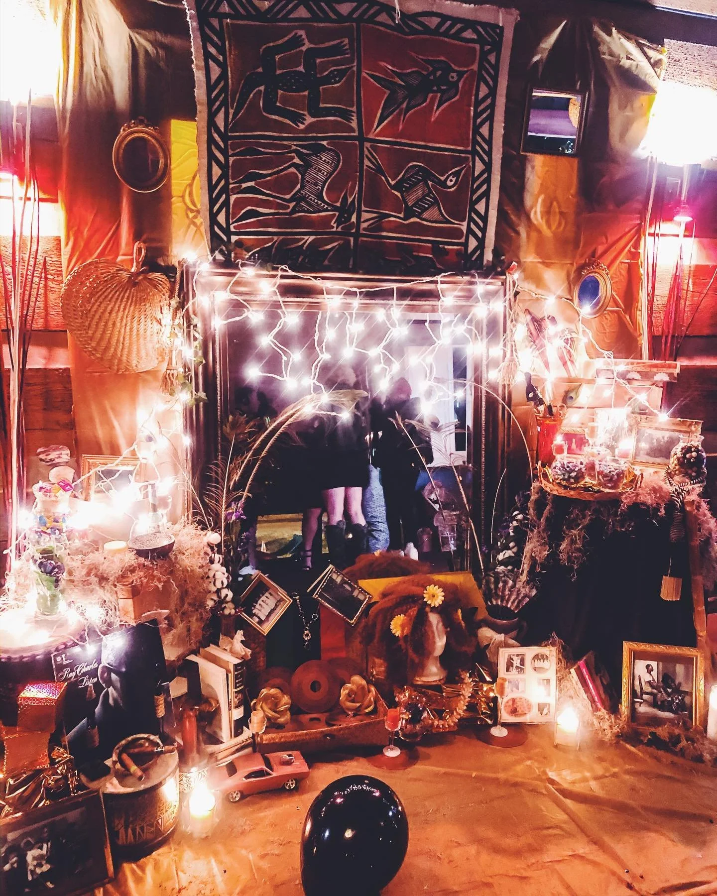 Altar Build - black gold.jpg