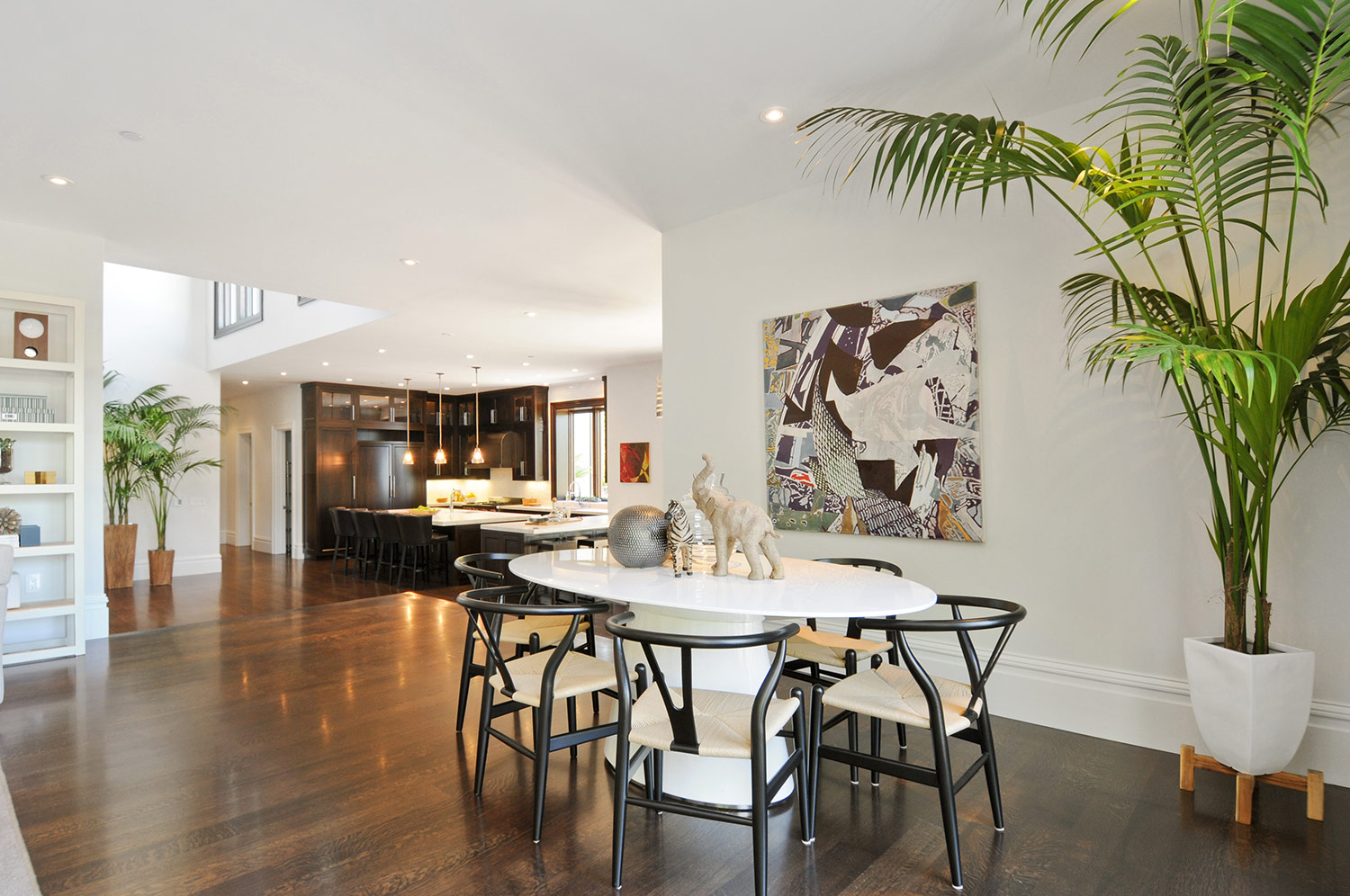 kitchen, dining room, hardwood floors, saarinen dining table, wishbone dining chairs