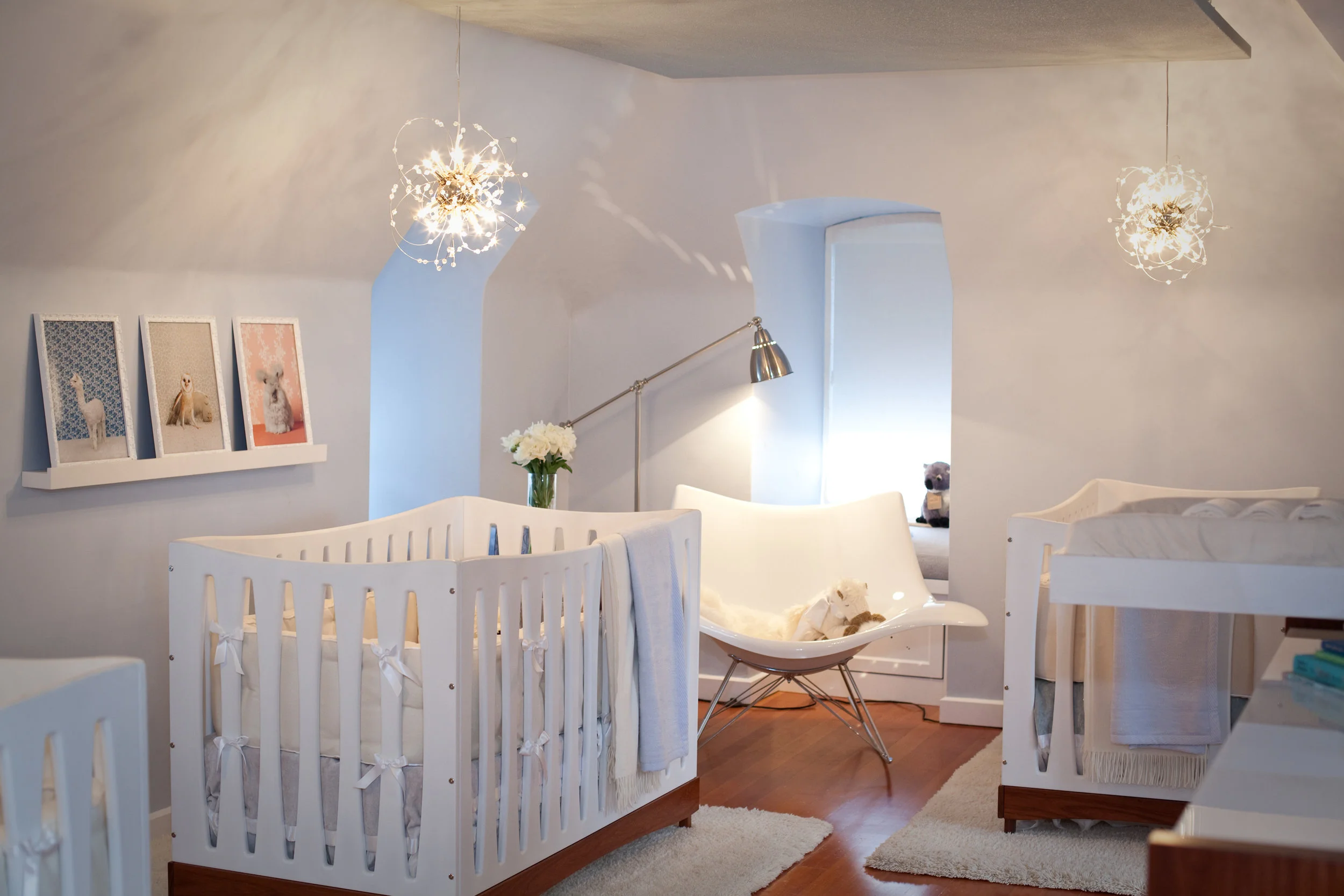 nursery, lighting, crib, modern, chandelier, soft tone, textures, white, modern chair, floor lamp 