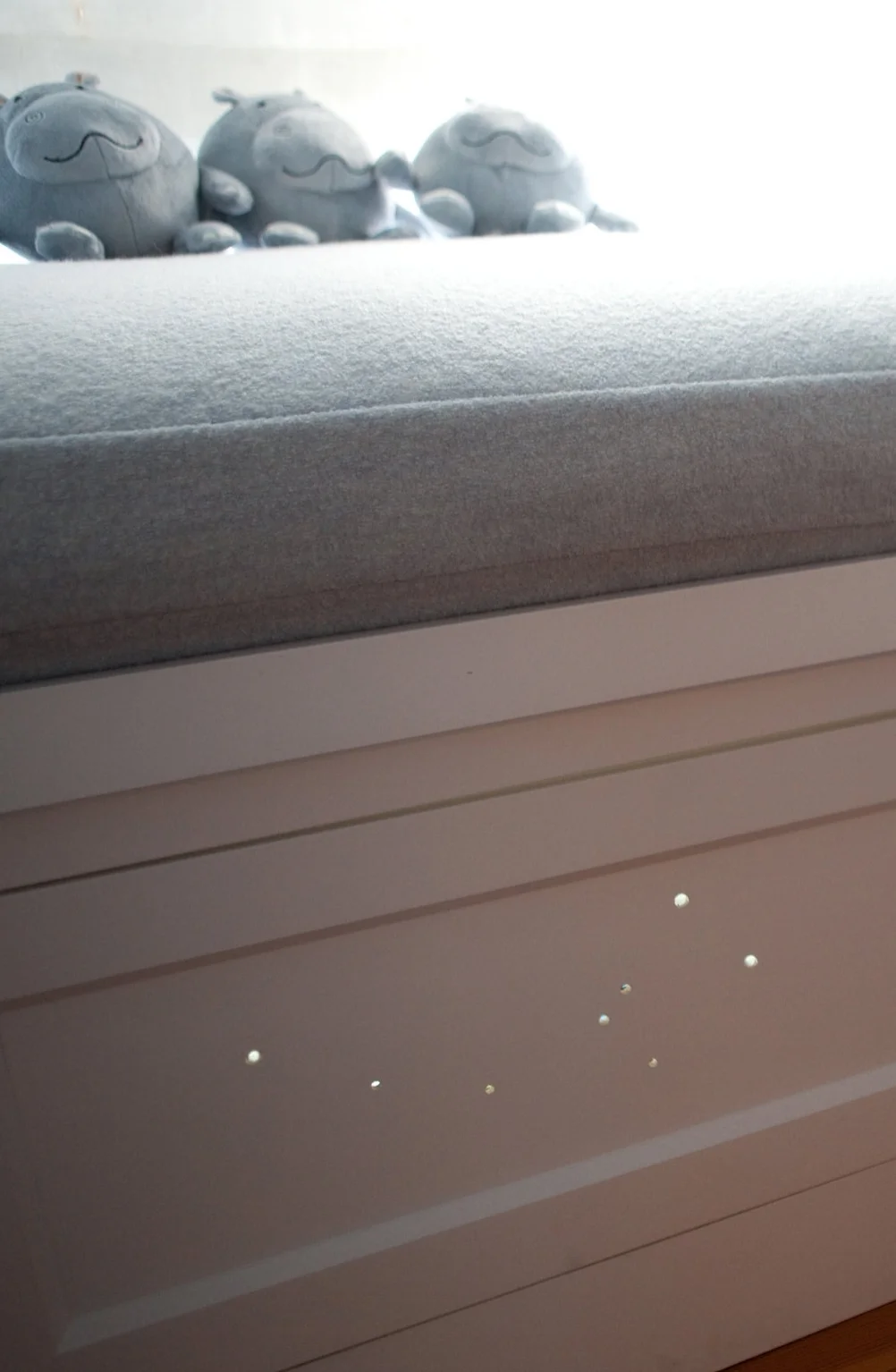 nursery, soft tones, soft textures, sitting area, babies 