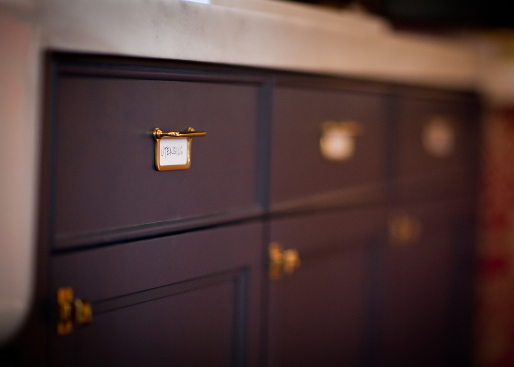 bejamin moore, kitchen, cabinets, marble, countertop, antique brass, bronze, brass, pulls, knobs, hardware