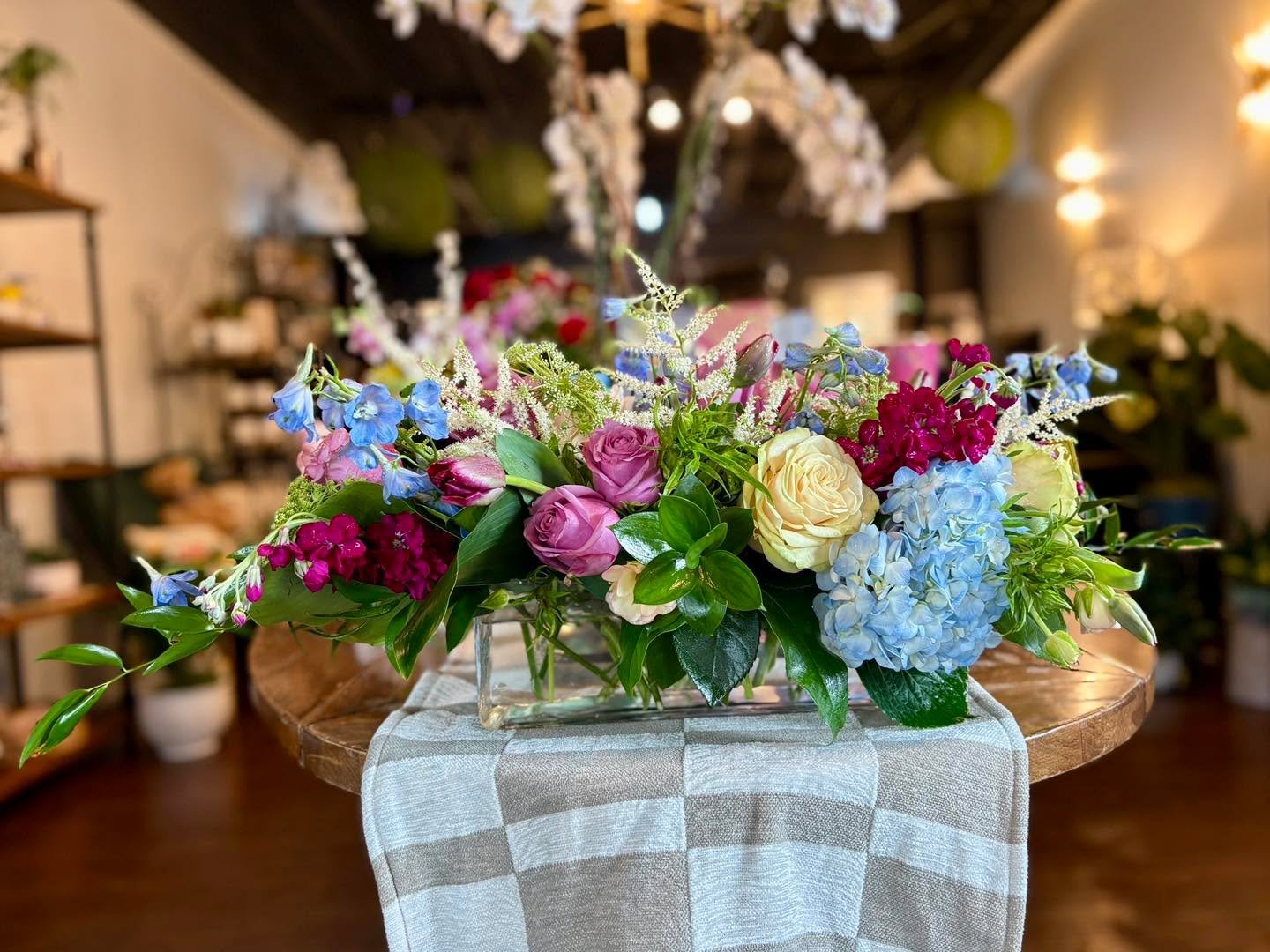 You bring the table &mdash; we&rsquo;ll bring the drama.
Custom centerpieces, handcrafted at Blooms.

#BloomsOfDunwoody 
#BoutiqueFlorist 
#FloralDesign 
#FlowersThatWow 
#ModernFlorals 
#CenterpieceGoals