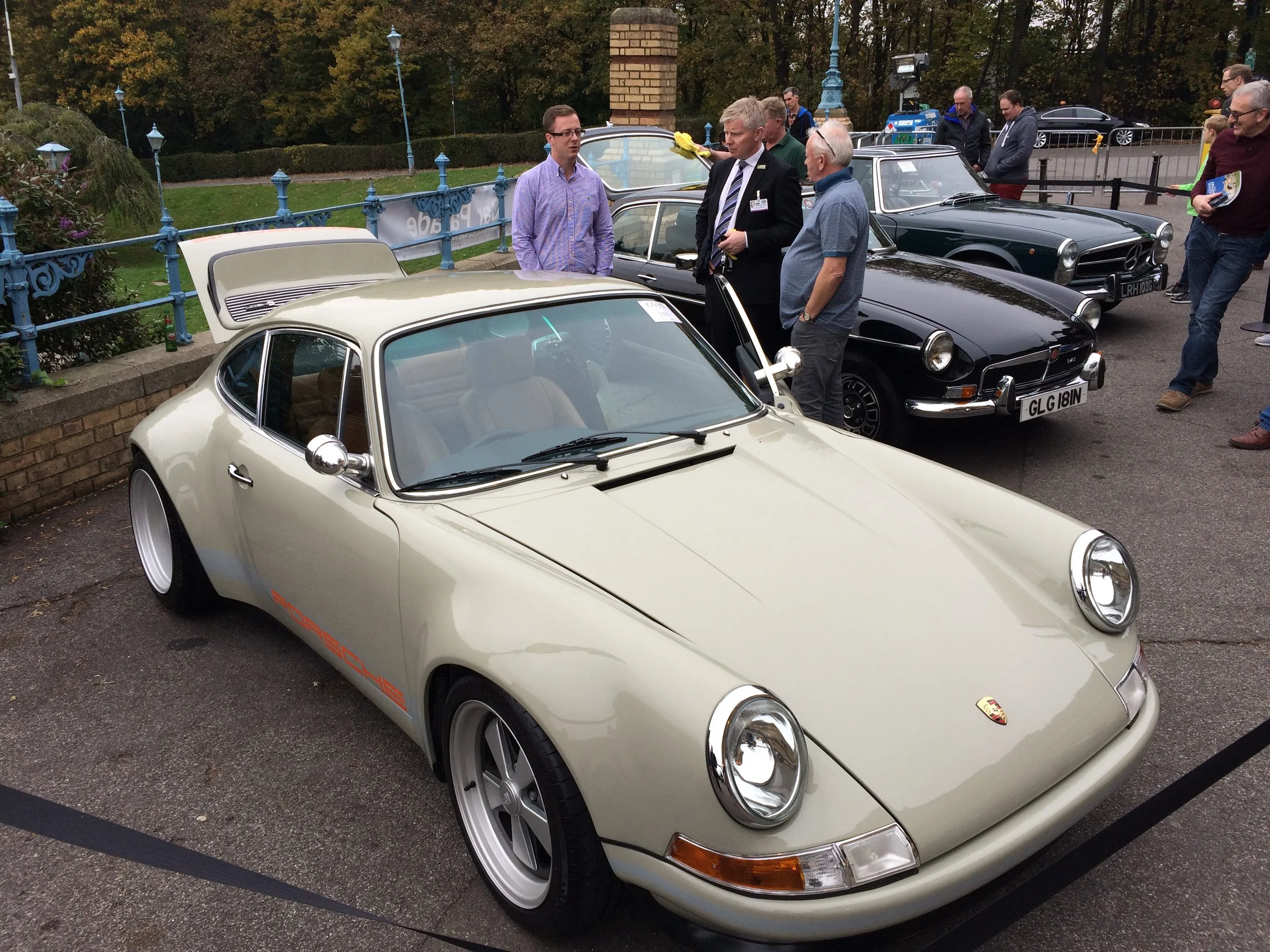 This 993RS spec engine'd SC by Theon was up for auction. Looked like a great car, lots of cool details.