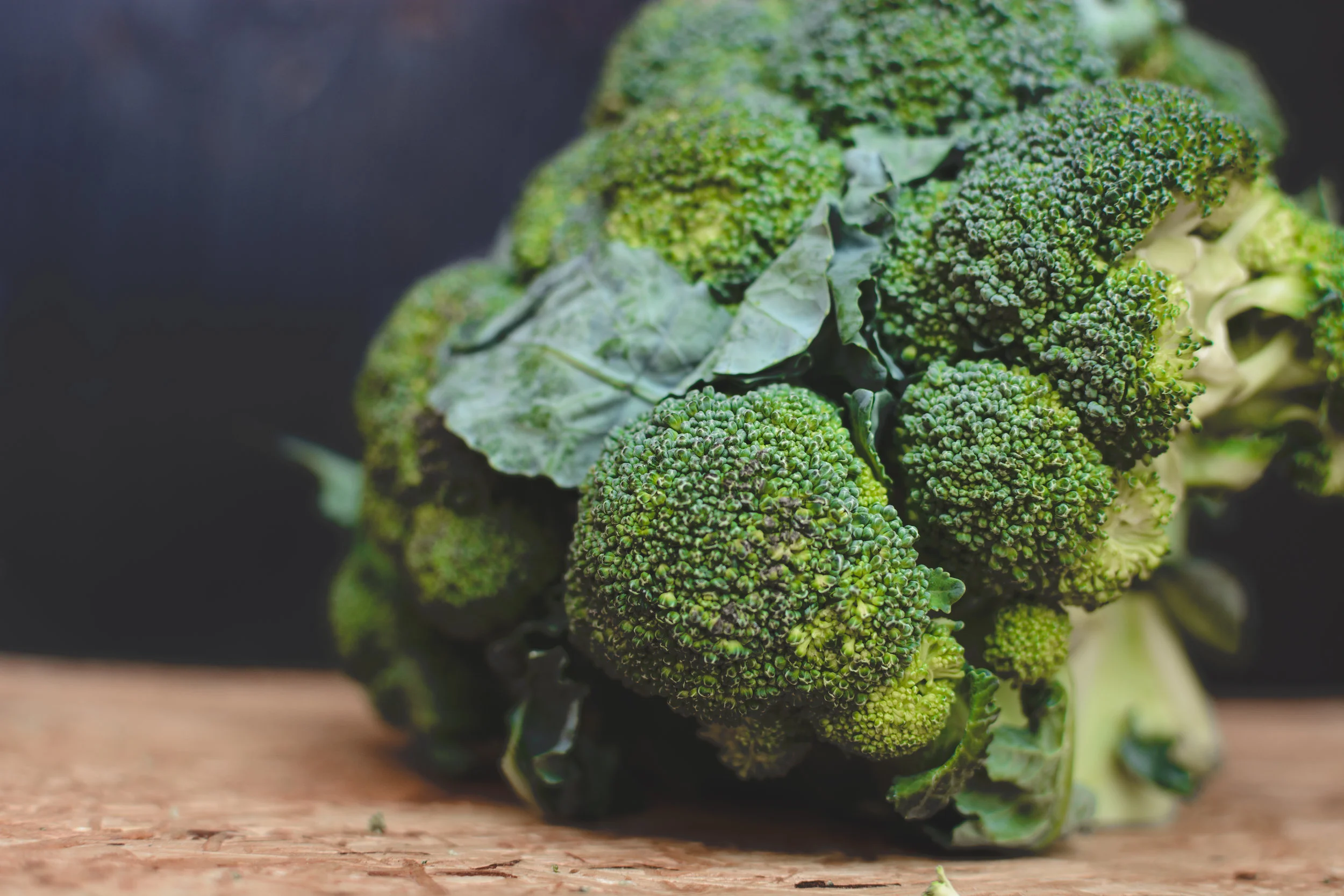 foodiesfeed.com_wonderful-healthy-broccoli.jpg