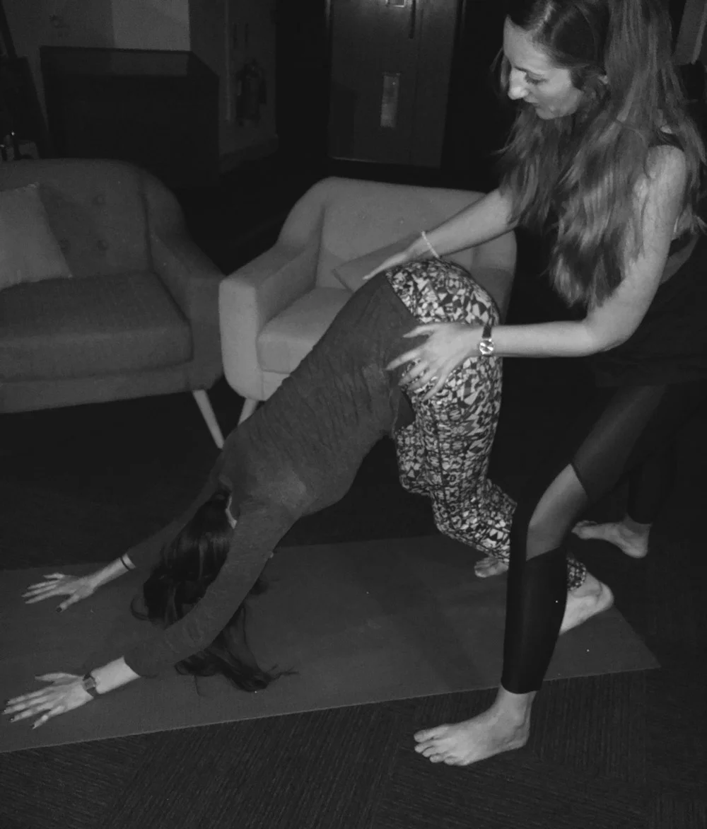 yoga-pose-1082172_1920.jpg
