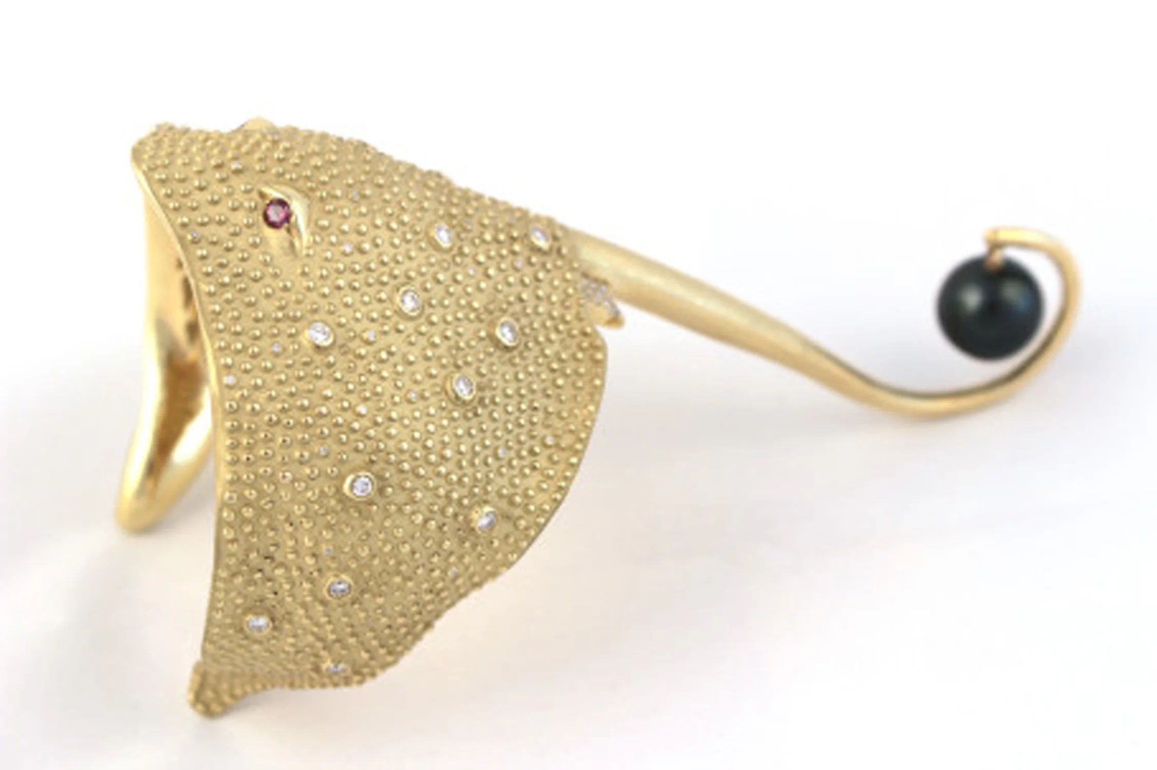 “La Mantaraya" cuff