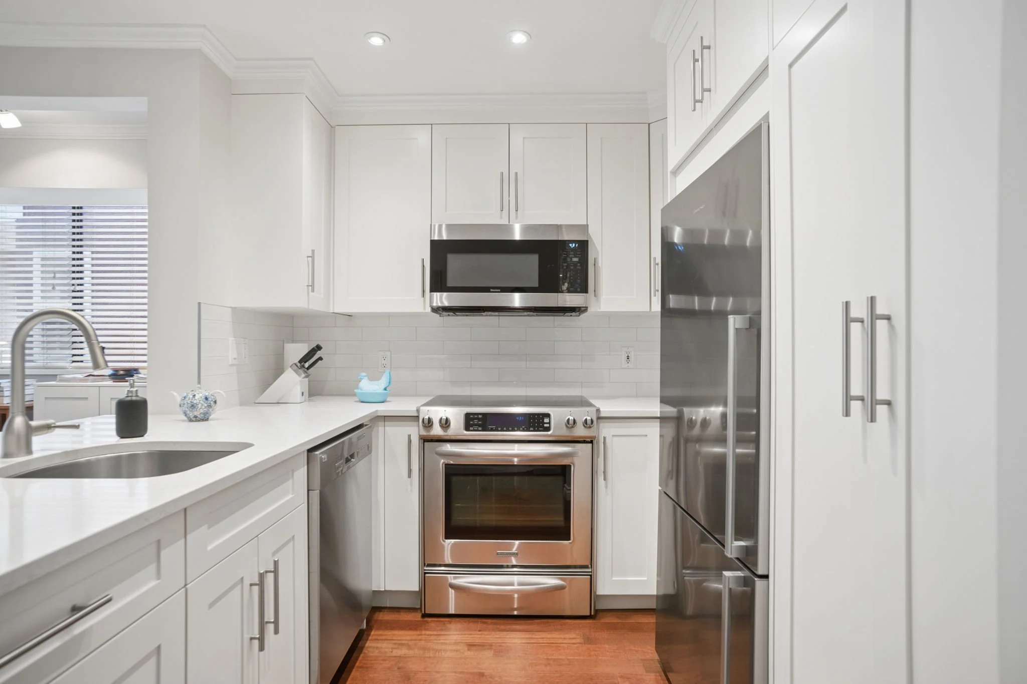 16-web-or-mls-3-886 Broughton St_016.jpg