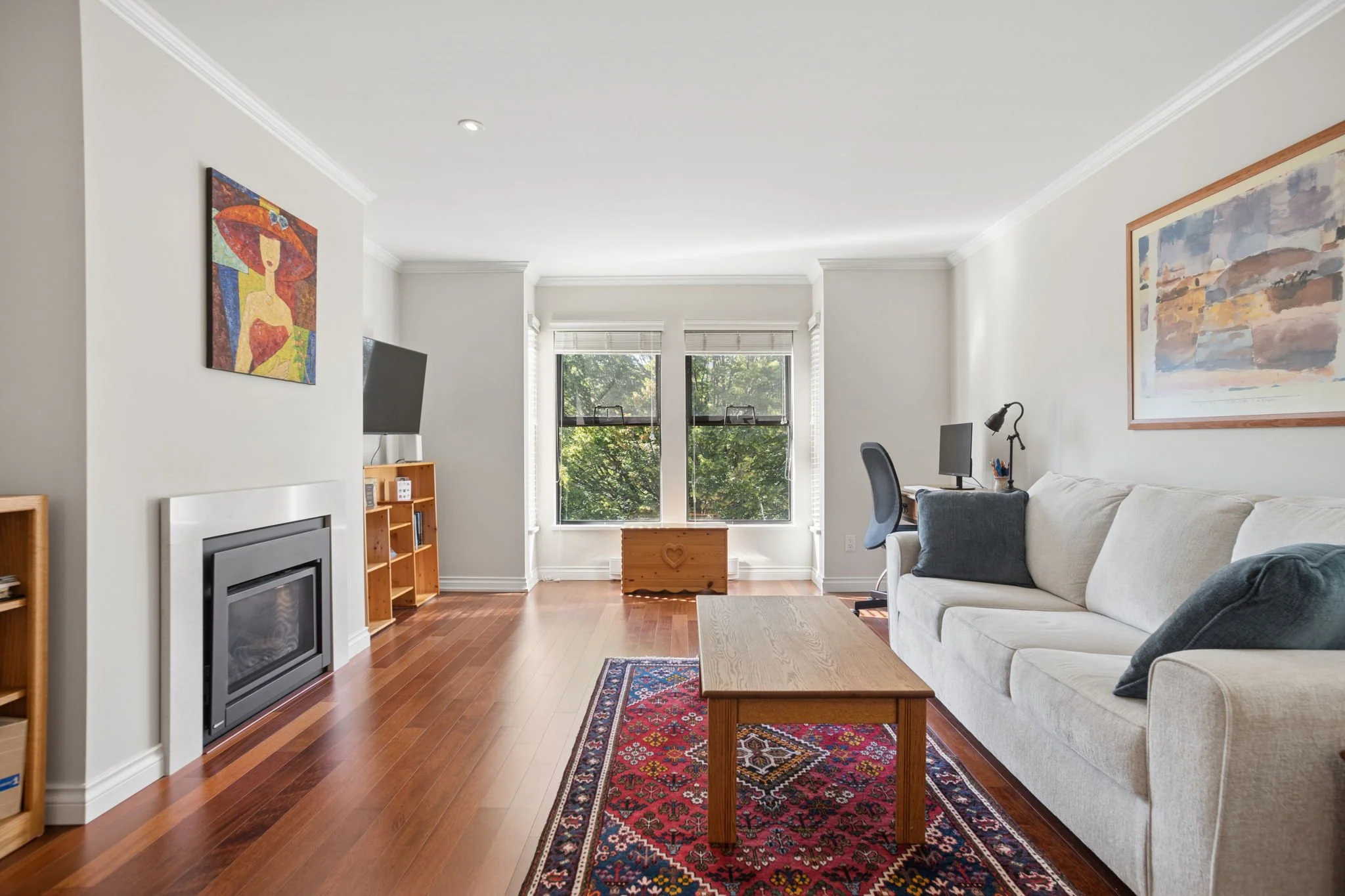 3-web-or-mls-3-886 Broughton St_003.jpg