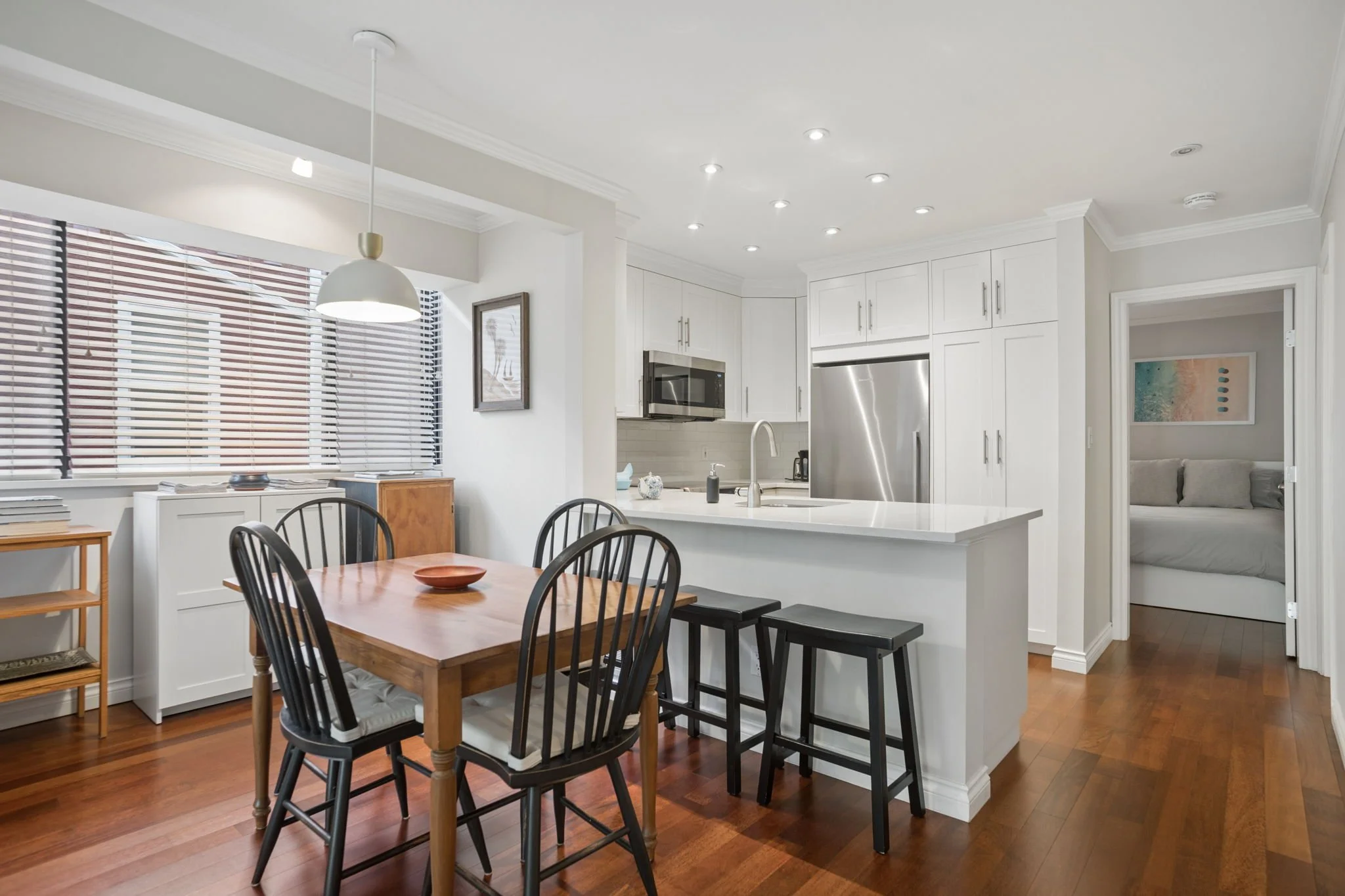 12-web-or-mls-3-886 Broughton St_012.jpg
