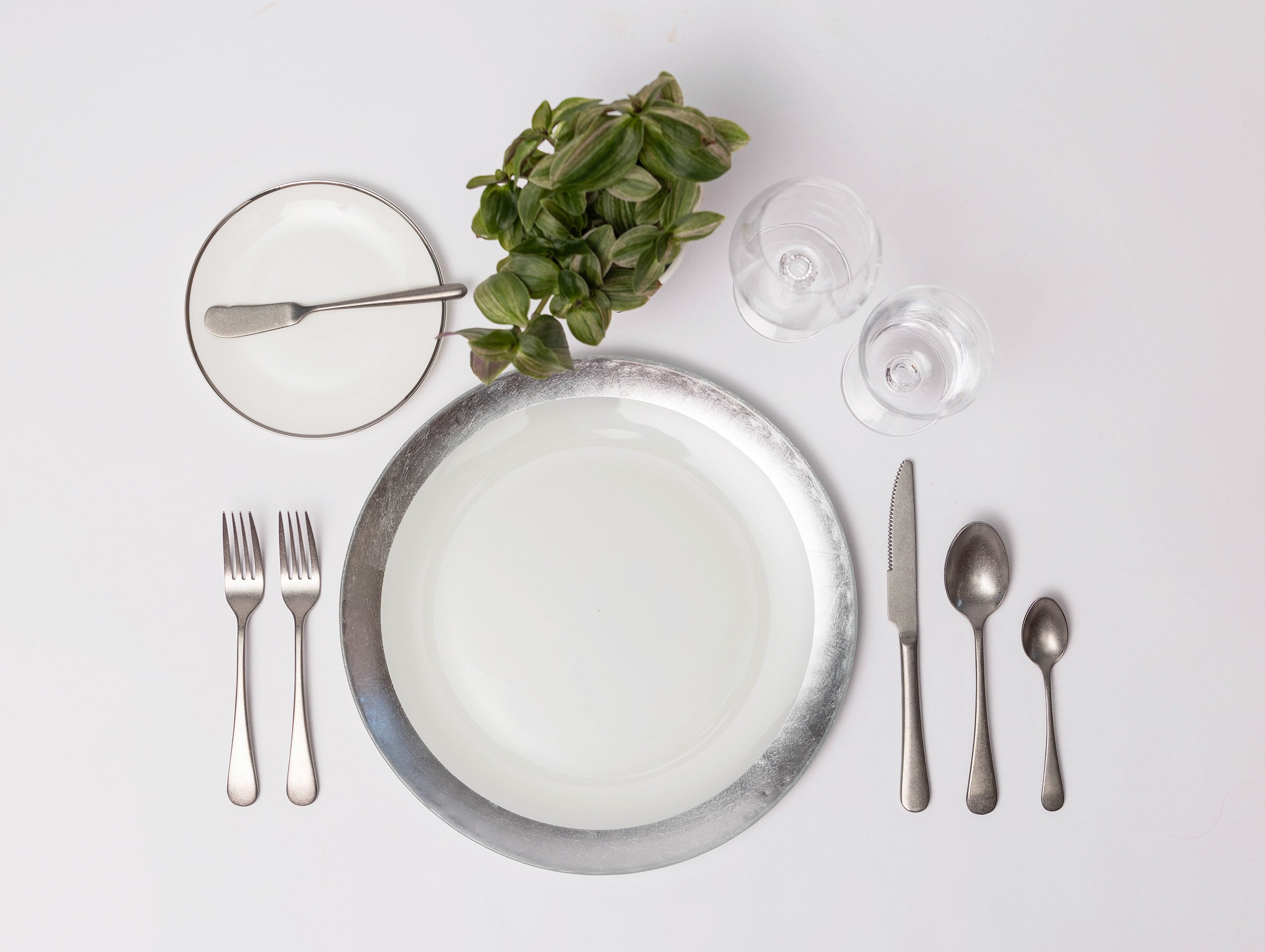 silver-edge-place-setting-dinnerware-rental-chicago.jpg