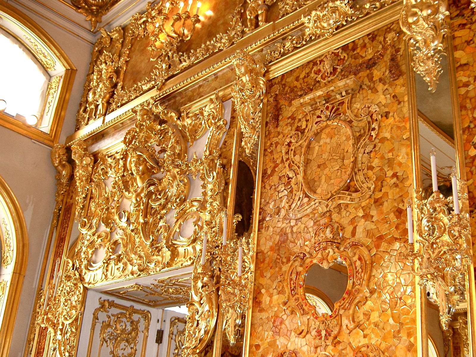 Copy of Interior shot of the Amber Room, by jeanyfan on Wikimedia Commons - Own work, Public Domain