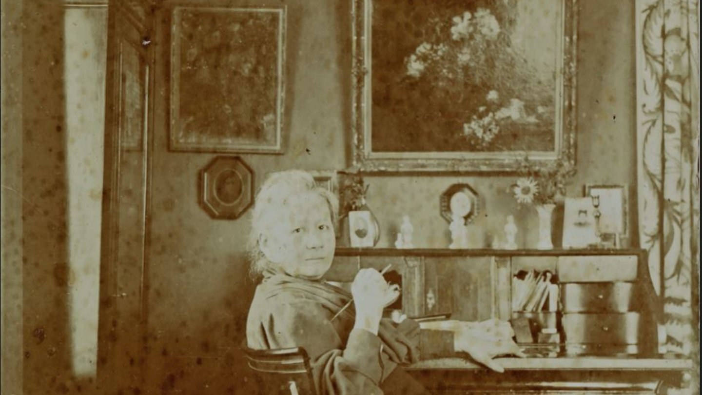 Johanna van Gogh-Bonger On the wall of her living room, circa 1909.jpg