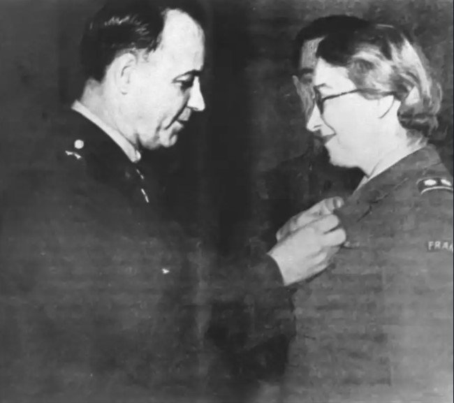 Valland receiving Presidential Medal of Freedom 1948.jpg