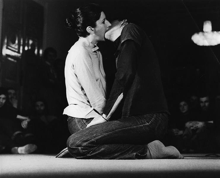 Marina Abramović and Ulay, Breathing In/Breathing Out, 1977