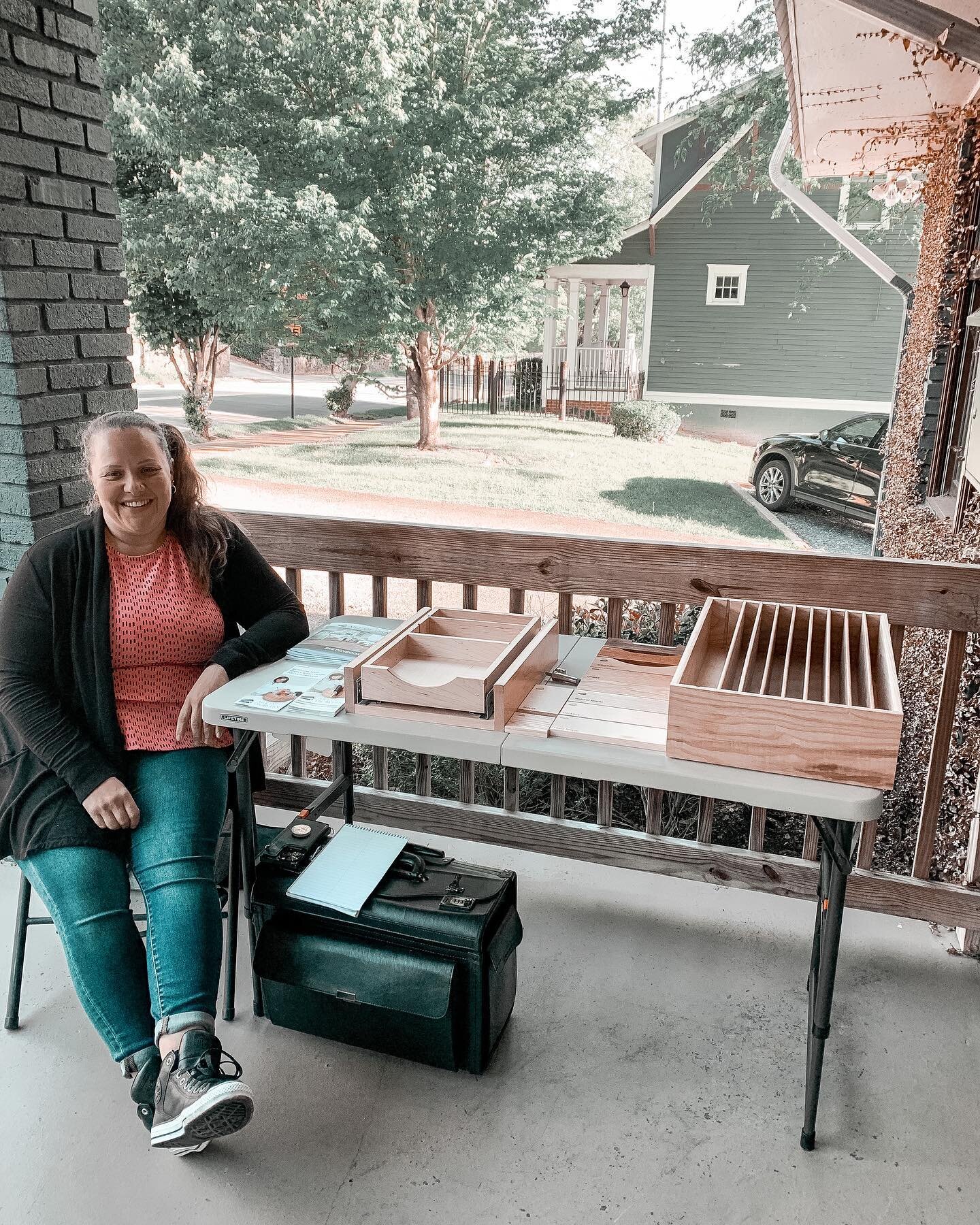 We hope you enjoyed our amazing vendor, Jenny, at our feel Good Friday today!

Jenny Pierce is an organize and declutter specialist who is partnering with @ArtofDrawers.

Art of Drawers allows her the ability to provide custom space and organizing so
