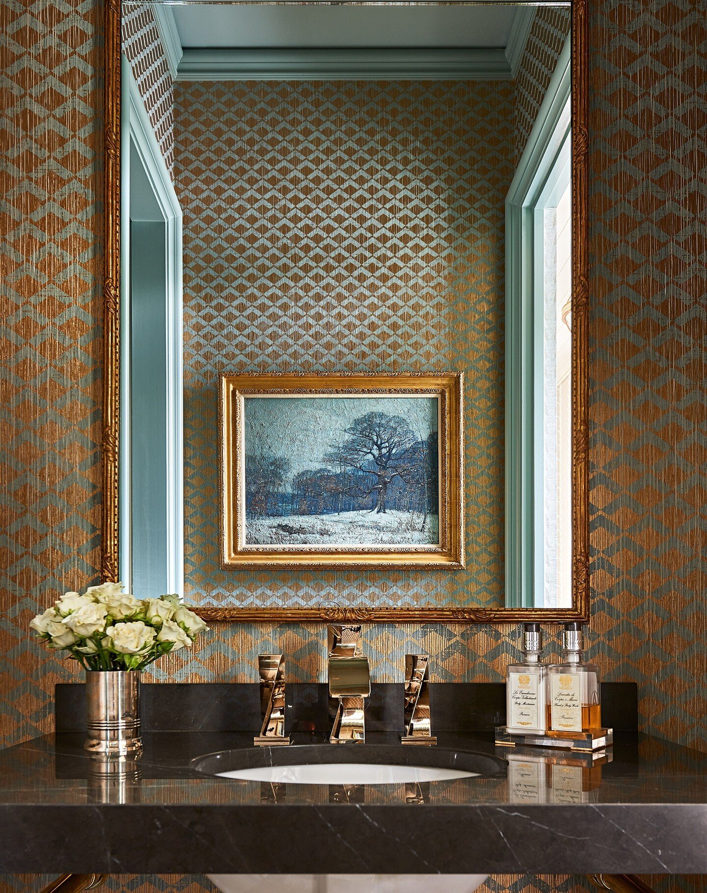 Golden hour ✨ 
.
.
.
.
.
.
#powderroom #wallpaper #interiordesign #decor #design #cltinteriors #fennebresqueinteriors #goldhardware #powerofart