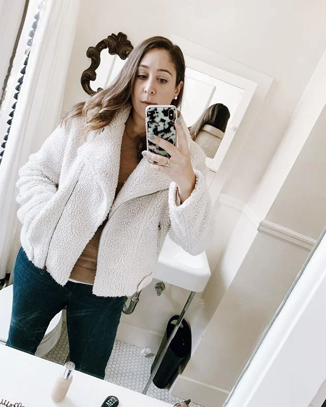 Rainy day selfie just trying to stay warm amongst the showers outside. This sherpa jacket from @astrthelabel is seriously warm. Are you guys in hibernation mode too?