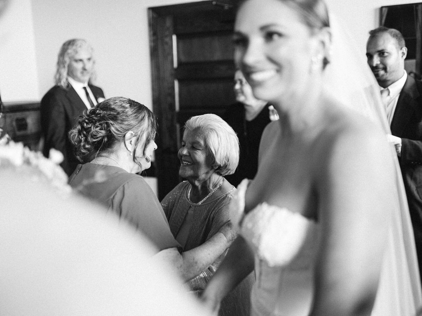 Another handful of scenes from Leo &amp; Caroline&rsquo;s wedding day.

From the undirected and in between moments to gathering everyone together for a group photo, it&rsquo;s my goal as a photographer to document each part of a wedding day as natura