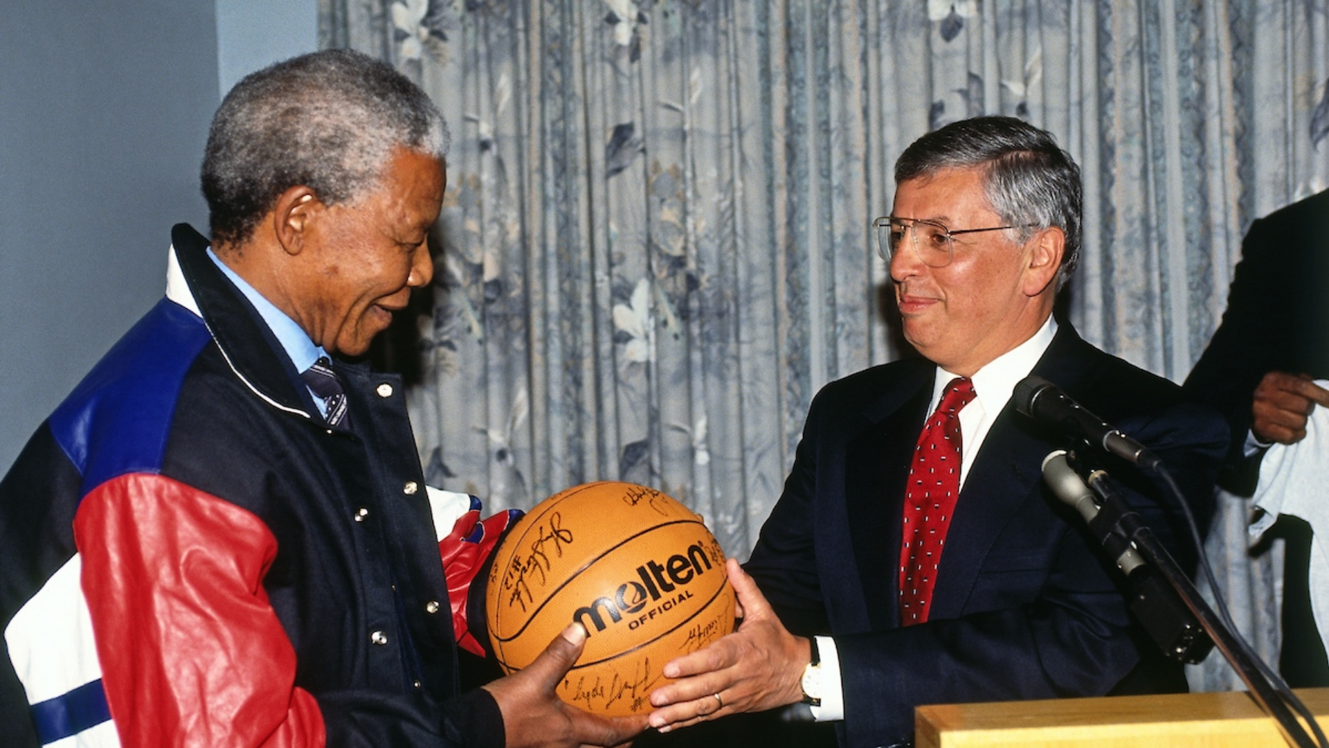 david-stern-with-nelson-mandela_1u3ubrcxu83v41kckesgvexhah.png
