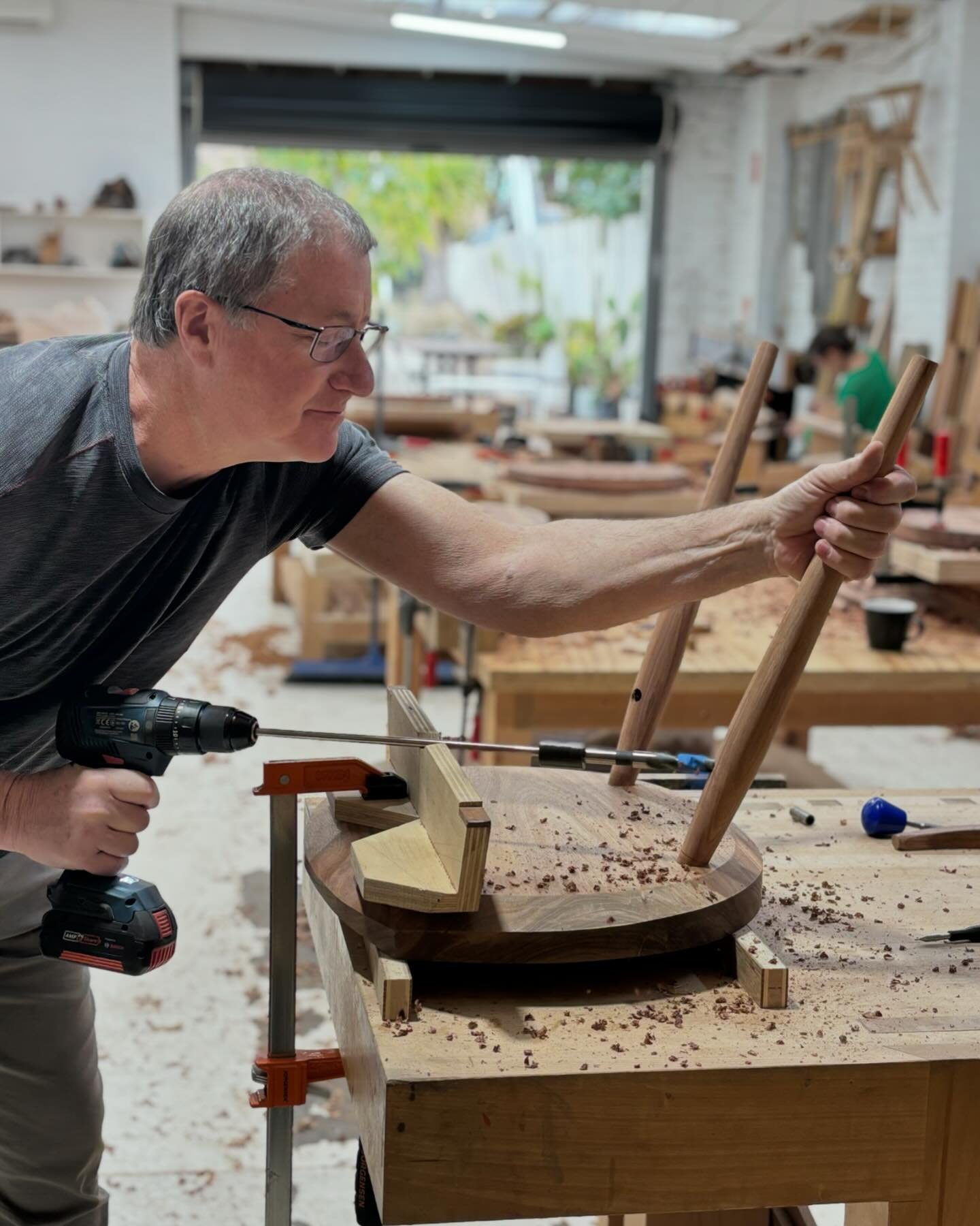 Mike drilling with an accuracy that comes naturally to all people from the state of Michigan.
.
.
#chairclass #chairmakingcourses #woodworkingclasses #chairmaker #chairmaking