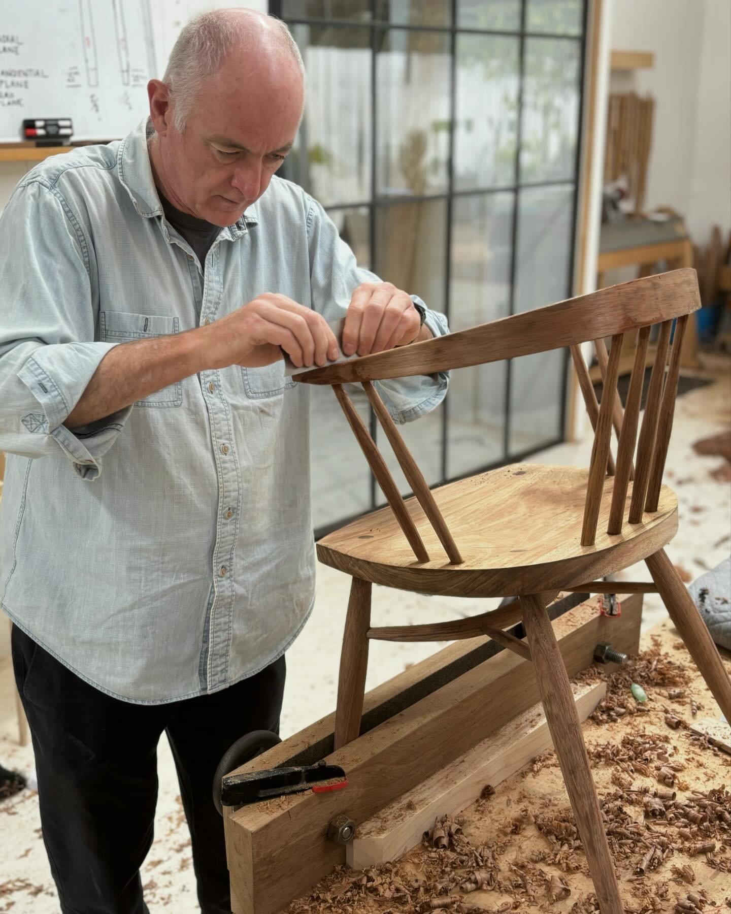 David&rsquo;s finishing touches 🙌
.
.
#chairmaking #chairmakingcourses #woodworkingclasses #chairmaker