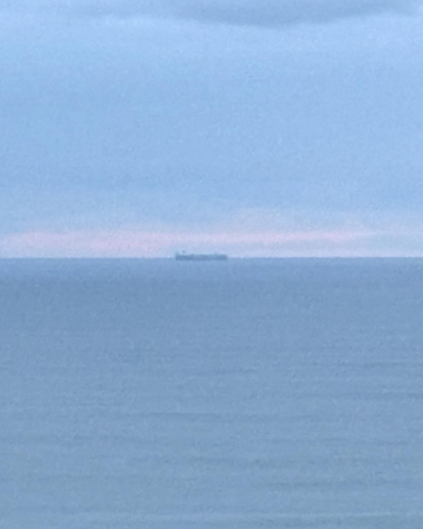 Freighter at dusk on the southern seas
.
.
#southernocean #bushwalking #gow