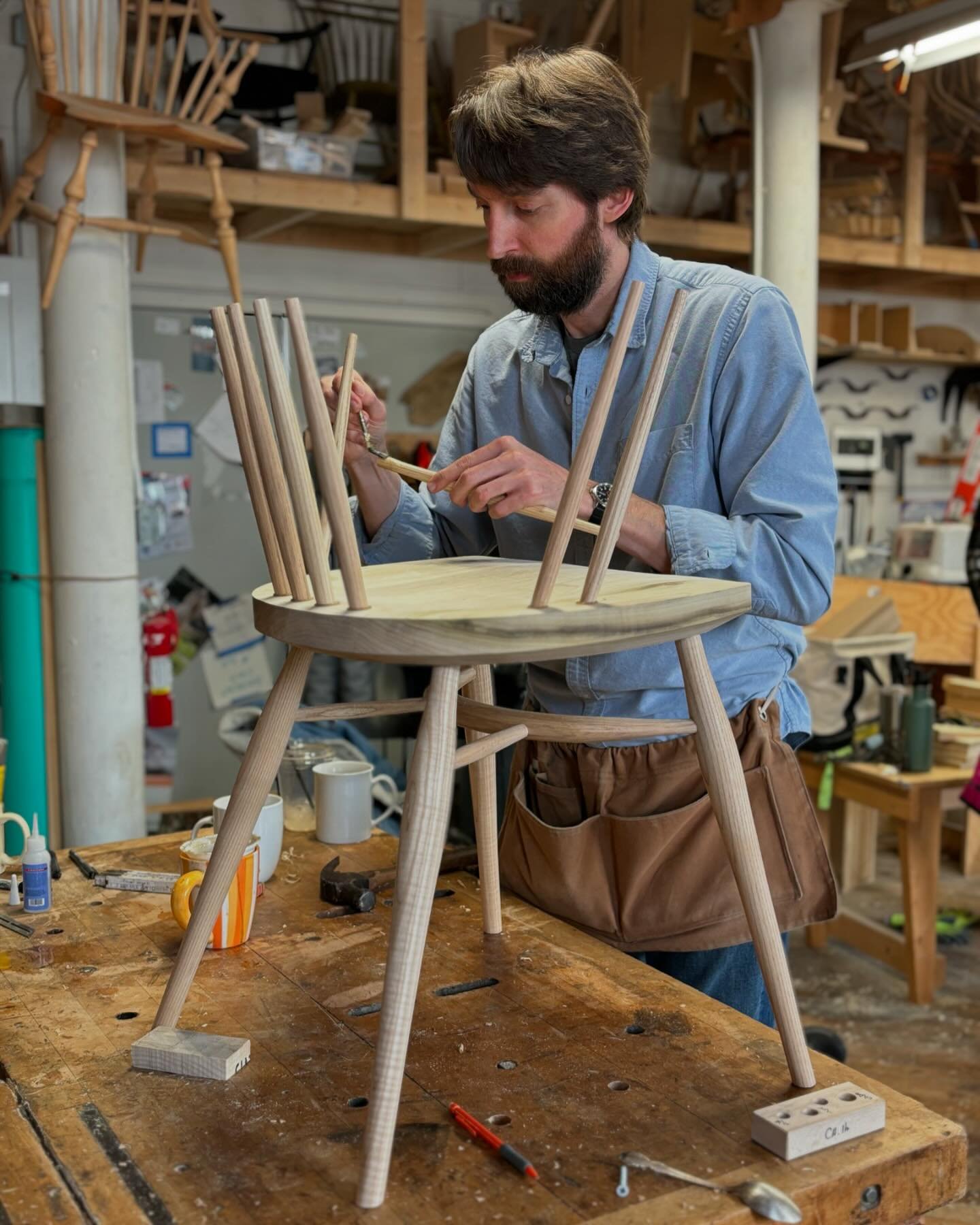 Greg gluing spindles into his seat.
.
.
@greg__horton 
#chairclass #chairmakingcourses #petergalbertschoolofcraft