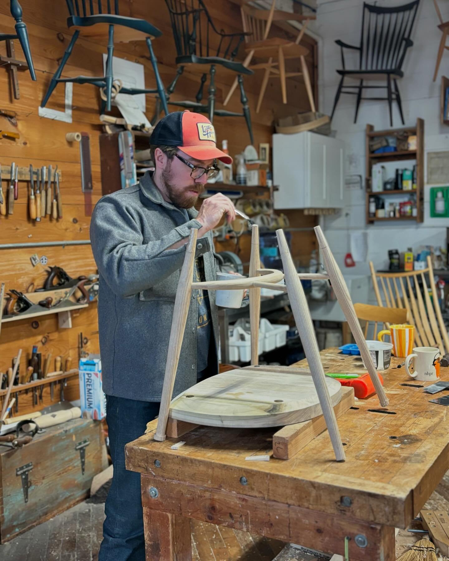 Drew mid glueup. Note the calmness.
.
.
#chairclass #chairmakingclasses #petergalbertschoolofcraft