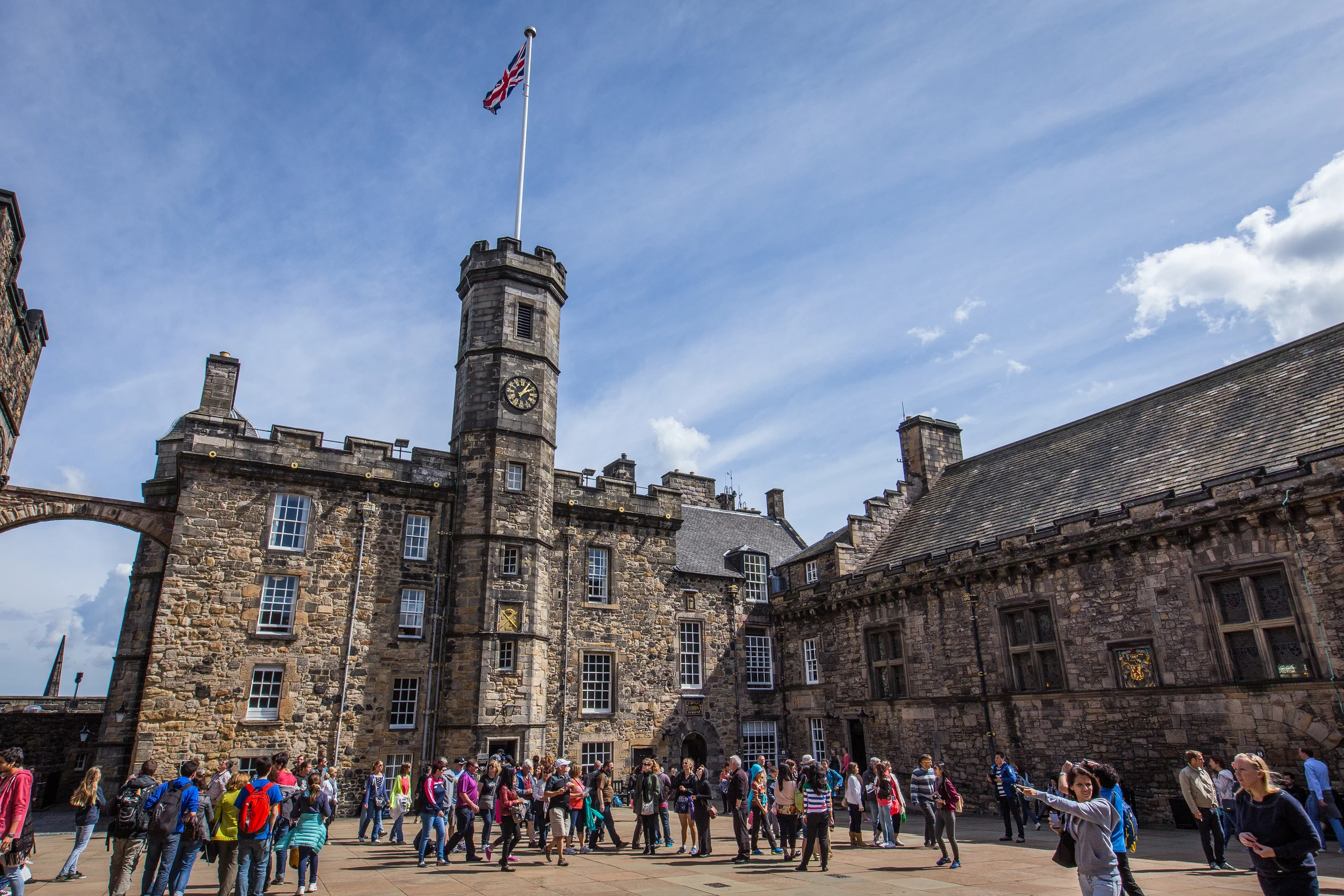 The Royal Palace of Scotland. 存放Crown Jewels的地方，内部戒备极其森严，不允许拍照。