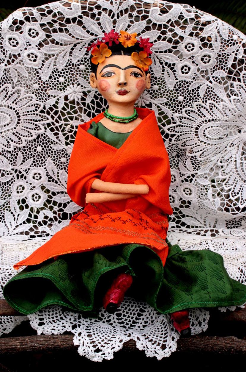 Frida and the orange shawl