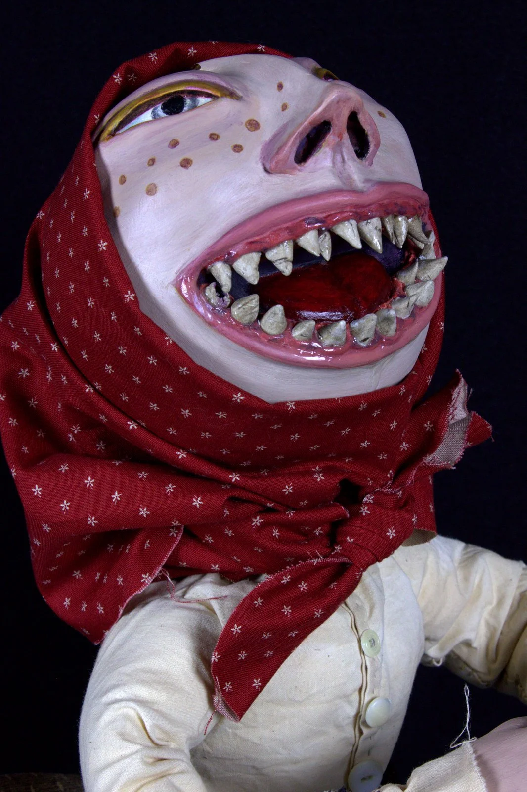 La chica de muchos dientes