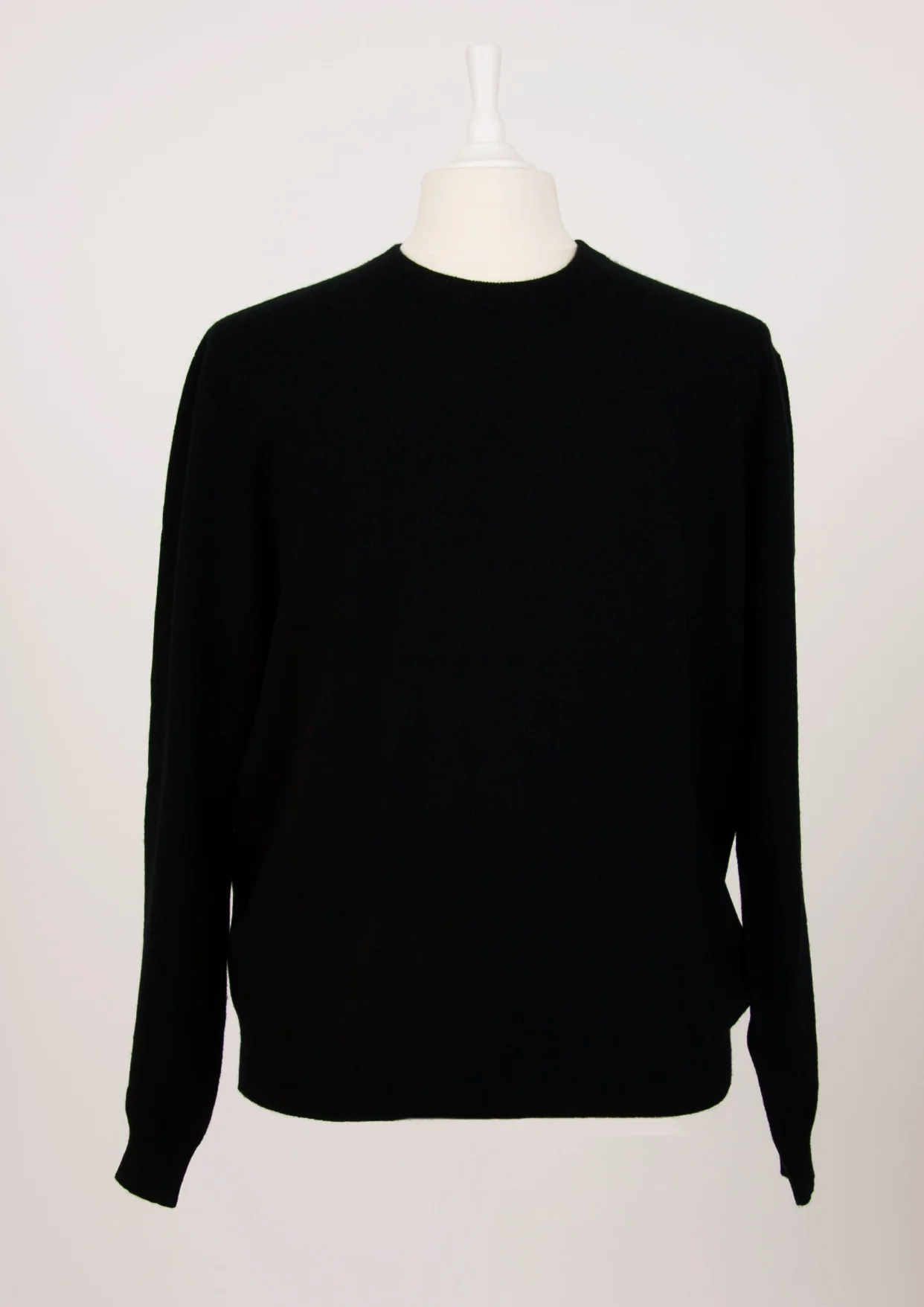 M_Sweater_Black_F.jpg