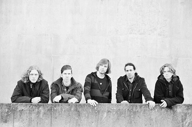 Throwback to the day we were aloud outside and thought we were being awesome posing like this in front of a random cement wall 😬 we are looking forward to get out there again and share music on stage with you! In the meantime you can check us out on